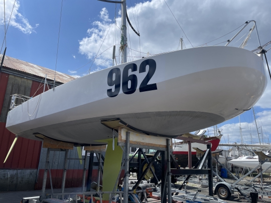962