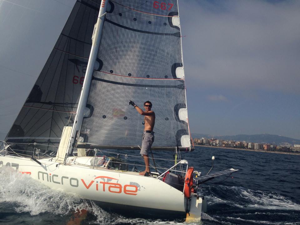Passage de la ligne d'arrive du vainqueur en Proto / Mini Barcelona 2014 sailtest.com